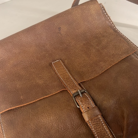 ROOTS Premium Convertible Crossbody into Backpack Brown 100% Leather Bag - Picture 13 of 14